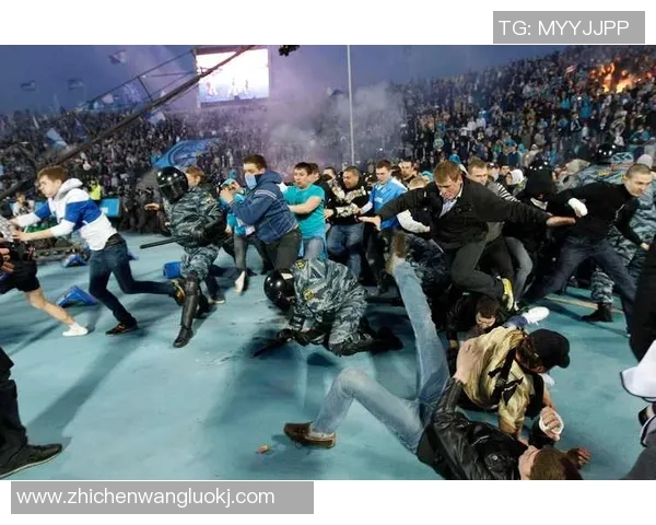 足球流氓与警察激烈对抗现场视频引发热议与讨论